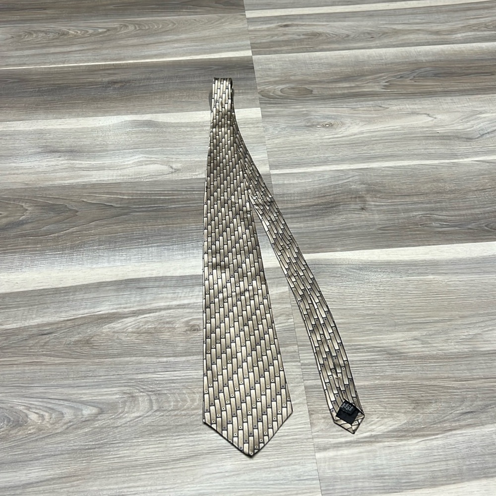 Van Heusen neck tie 100% silk